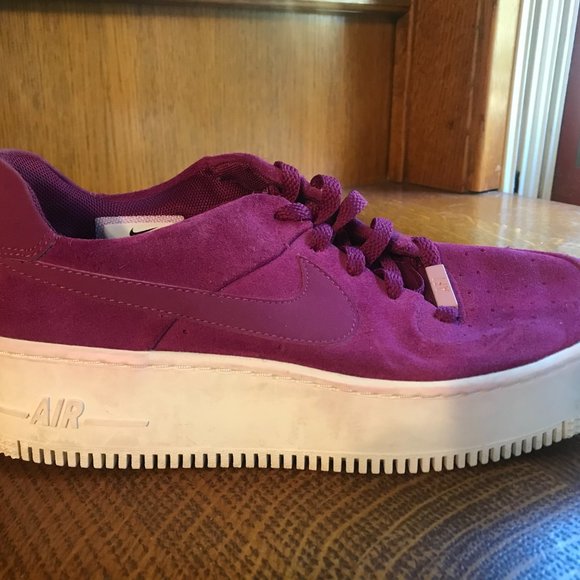 Nike Women's Sneakers in Berry and White - Picture 2 of 8
